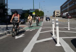 Protected bike lane in Chicago, IL. Photo credit: The Chicago Bicycle Advocate